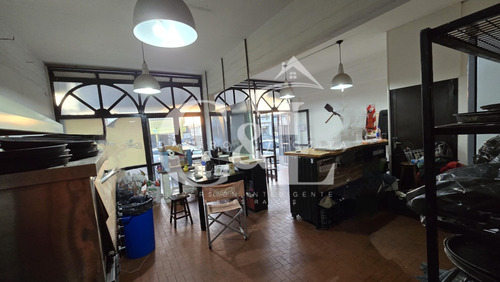Venta Gran Propiedad: 2 Locales + 2 Galpones + Departamento