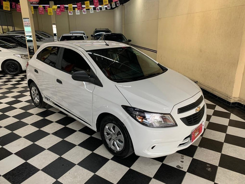 Imagem 3 de 11 de Chevrolet Onix Joy 1.0 1.0 Branca 2018/2019 Flex Mec