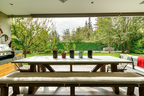 Elegante Y Exclusivo Departamento Con Jardín Priva...