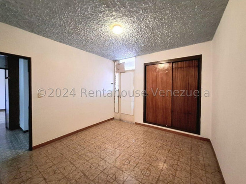 Rent-a-house Vende Amplio Y Lindo Apartamento, Zona Centro De Turmero, Estado Aragua, 25-2295 Gf.