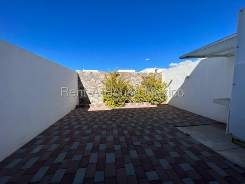 Casa En Renta De 3 Recamaras, 3 Baños Y Amenidades Rahqro