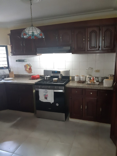 Casa En Santiago Con Diseño Moderno Y Acabados De Alta Calidad