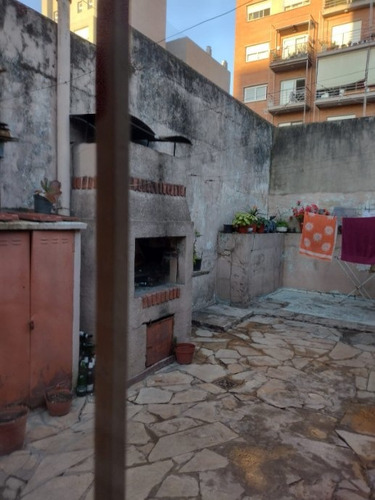 Imagen 2 de 12 de Casa Ph Al Contrafrente Ideal 2 Familias En Venta - Moron Centro