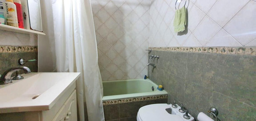 Chalet 6 Amb Amplio Con Dep De Serv, Fondo Y Quincho