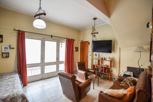 Imagen 2 de 21 de Casa De 2 Dormitorios En Venta La Plata