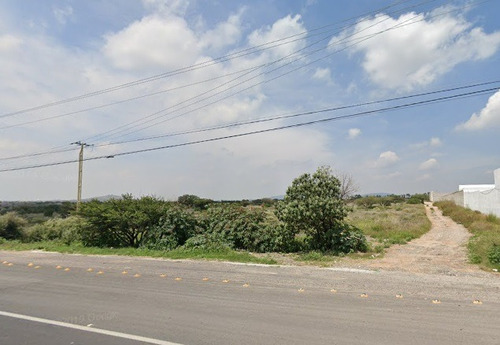 Gran Terreno, Sobre La Carretera San Juan Del Río - Bernal, Querétaro. Sup. 5000 M2