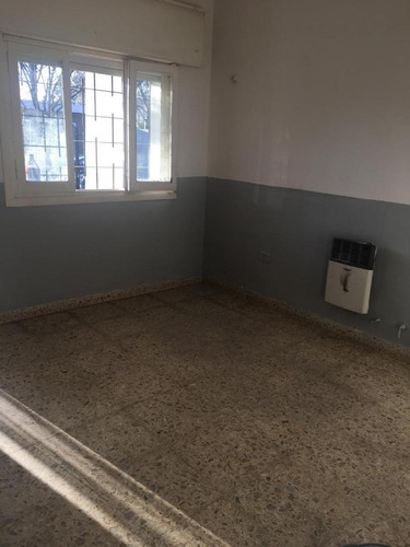 Imagen 10 de 13 de Casa En Inmejorable Ubicacion En Marcos Paz