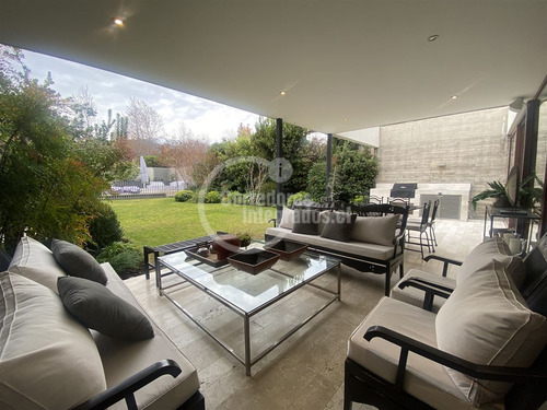 Casa En Venta De 7 Dorm. Golf De Manquehue, Los Trapenses