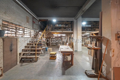Atención Inversionistas, En La Yaguara Se Vende Excelente Edificio Tipo Galpón Industrial -af