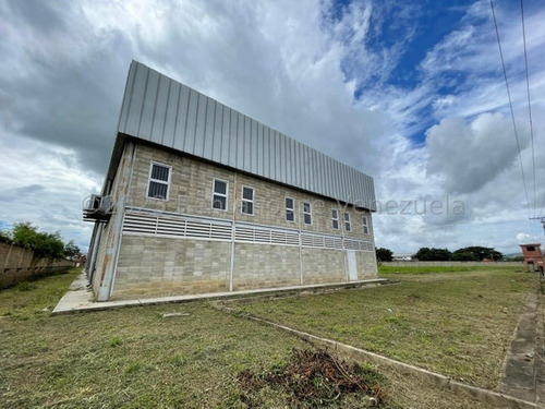 Gran Galpon En Venta De 17542mts Ubicado En Zona Industrial De Santa Cruz De Aragua Rah 24-1689