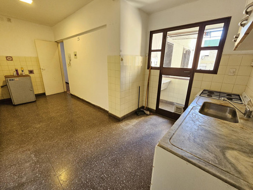 Departamento De 4 Ambientes Con Cochera Descubierta En Venta! Apto Crédito!