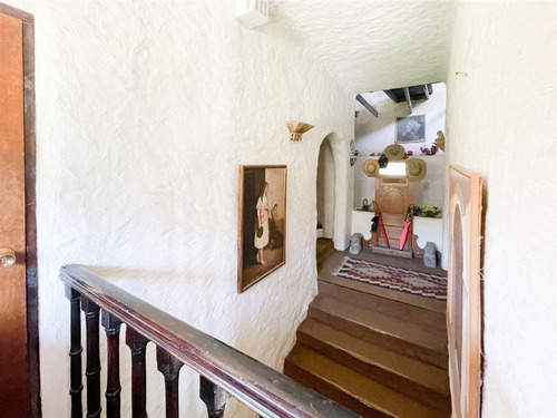 Casa En Venta De 4 Dorm. En Lo Barnechea