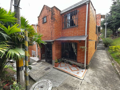 Vendo Casa En Buenos Aires, Esquinero En Unidad Cerrada