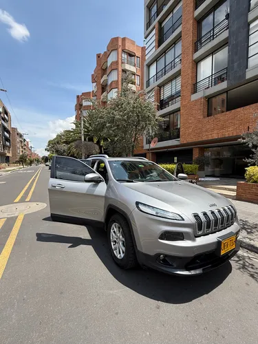 Jeep Cherokee 3.2 Longitude Plus