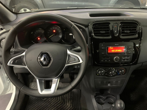 Imagen 15 de 15 de Renault Logan Life 1.6 Md