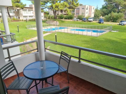 Venta De Departamento En Complejo, 1 Dormi, Las Gaviotas