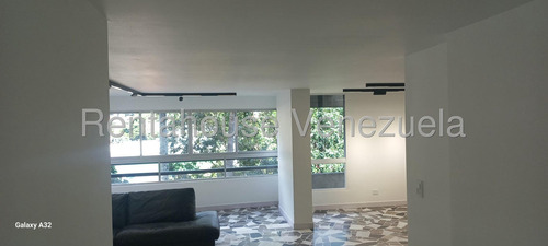 Apartamento Piso Medio Remodelado 160 M² 3h, 3b, 1p, Residencias Puerto Santo Con Piscina Pozo De Agua En Venta En Los Palos Grandes Avenida 4ta Y 5ta Transversal Caracas