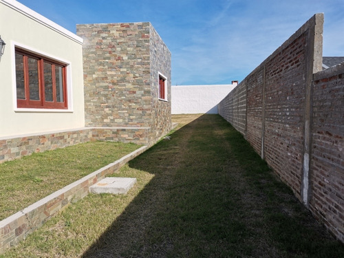 Casa A Estrenar, Barrio Rinaldi, 750m2, 150m2 Construidos