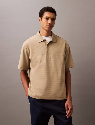 Polo De Hombre Calvin Klein Color Café Con Textura Y Botones