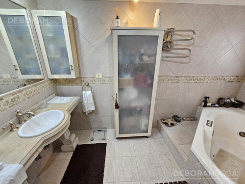 Venta Casa 8 Ambientes En 3 Plantas Con Piscina Y Doble Cochera - Villa Devoto!