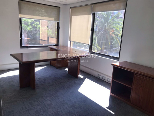 Arriendo Amplisima Oficina Amoblada En Edificio Boutique