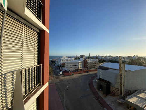 Venta De Apartamento 3 Dormitorios. Península