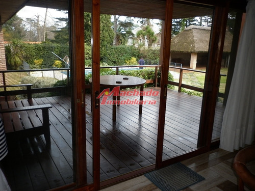 Espectacular Residencia En Zona Residencial, Ideal Para Vivir Todo El Año- Ref: 3833