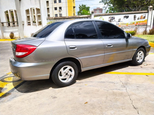 Imagen 3 de 13 de Kia Rio Stylus