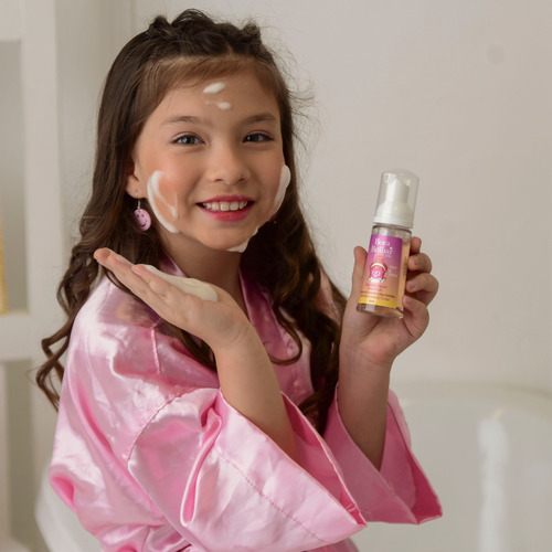 Máscara Facial Rosa Com Brilho Para Criança + Kit Skincare