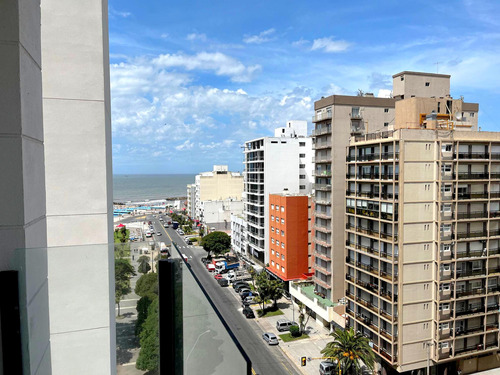 Venta / Departamento Piso 4 Ambientes Con Vista Al Mar / Mar Del Plata