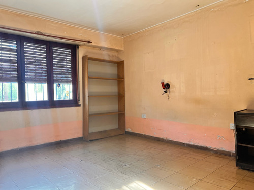 Casa En Venta | 2/3 Dormi - Quincho Y Parrilla | 33 E/ 24 Y 25 - La Plata
