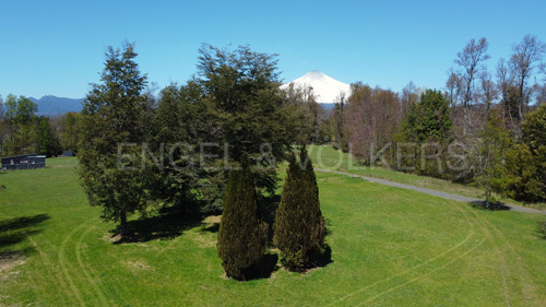 Parcela Con Orilla De Rio Y Vista Al Volcán En Pucón