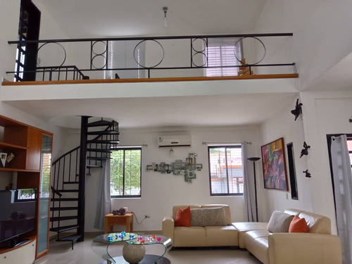Se Vende Bella Quinta Sabana Larga Valencia 06-41