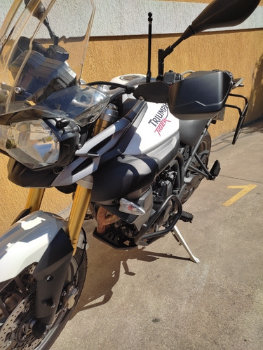 Imagem 2 de 11 de Triumph 800 Abs