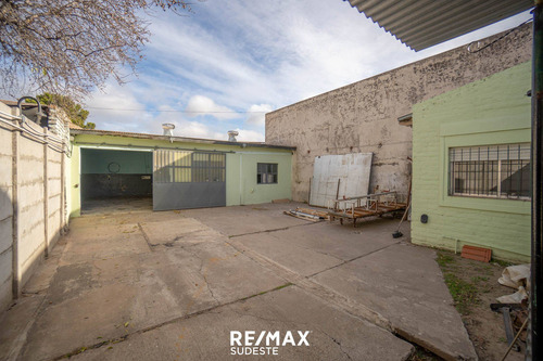 Imagen 10 de 20 de Venta Casa Mas Local Sobre Gran Lote Brcikman 1300