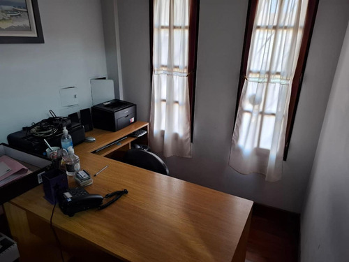 Casa En Venta - 4 Dormitorios 4 Baños - Cochera - 300mts2 - Ituzaingó
