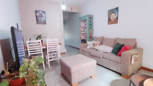 Excelente Vivienda En Venta, Ph Con Cochera. 