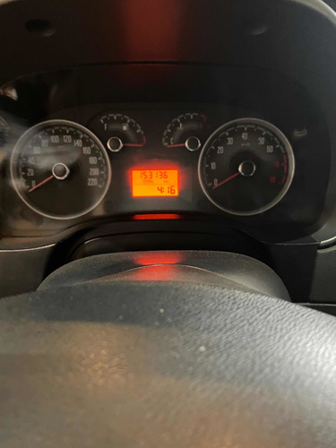 Imagem 3 de 5 de Fiat Palio Weekend 2013 1.6 16v Trekking Flex 5p