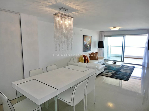 Apartamento En Venta De 3 Dormitorios Con Vista Al Mar En Icon Tower, Punta Del Este