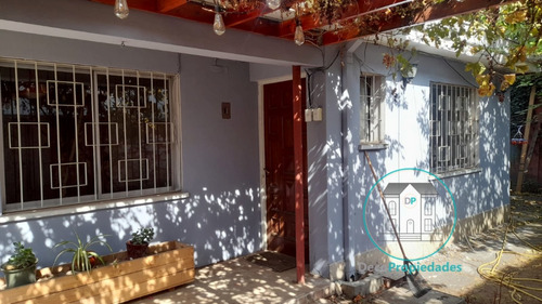 Casa Dos Pisos . Excelente Conectividad,