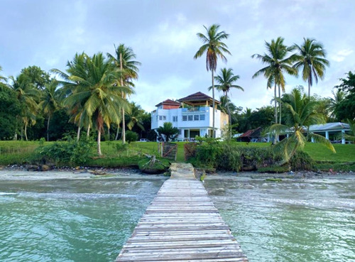 Villa En Miches Primera Linea De Playa Con Gran Terreno