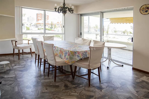 Apartamento En Veneta De 3 Dormitorios En Malecon Iii, Punta Del Este