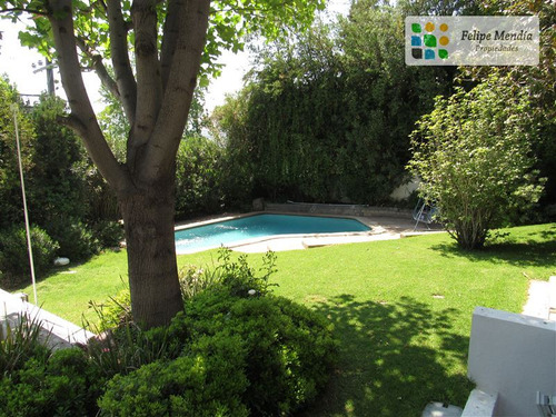 Impecable Casa En Venta De 4 Dorm + Estar En Las Condes