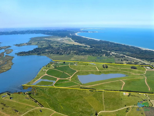 Venta De Terreno Proximo Al Aeropuesrto De Punta Del Este En Laguna De Los Cisnes