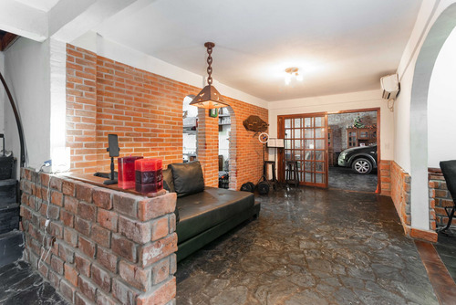 Casa En Venta 4 Amb Cochera,jardin,pileta Quilmes