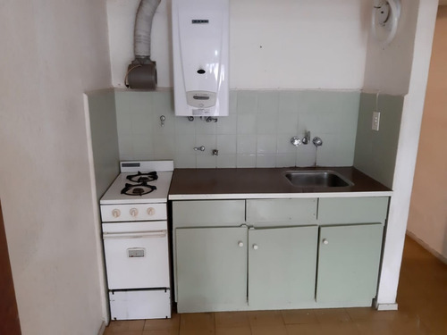 Imagen 5 de 6 de Departamento De 1 Ambiente A La Calle Con Balcón Saliente Con Excelente Entorno