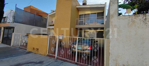 Excelente Opción De Inversión En Guadalajara En Zona Residencial Casa Duplex