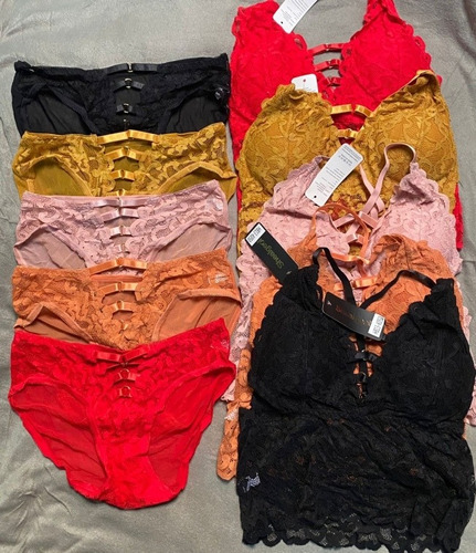 Conjunto Bralette Calzón Bikini Color Mostaza 