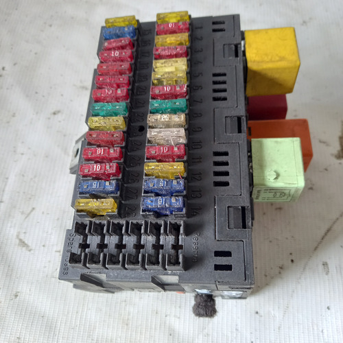 Caja Fucibles Volkswagen Pointer 2001 2002 2003 2004 2005 (Usado)