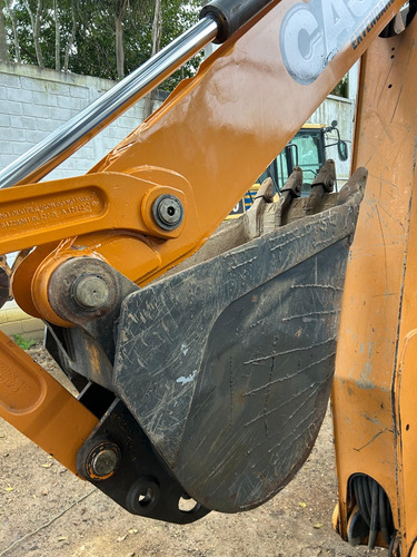 Retroexcavadora Case 580n 2014